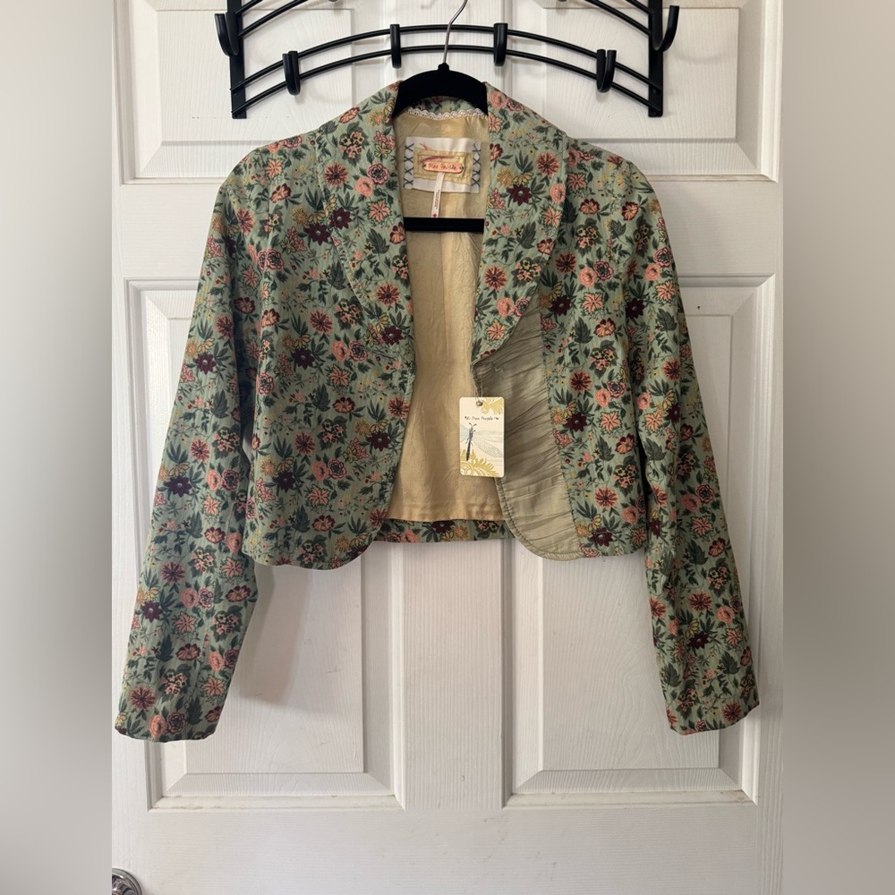 Vintage Free People Jacket size 0 pre loved condition 
See pics*